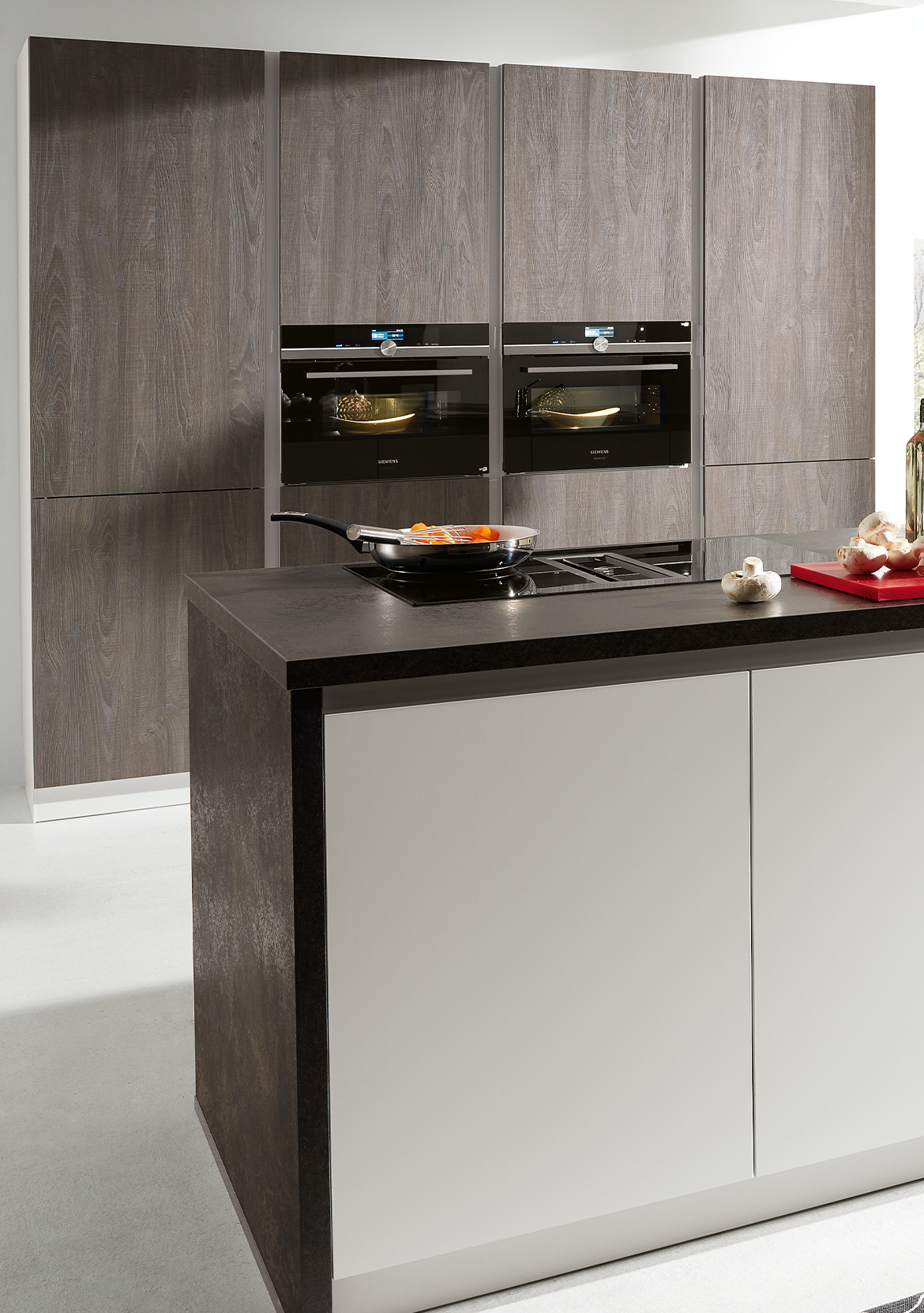 Artistiek moderne keuken met unieke ontwerpelementen en luxe afwerkingen - Ben Scharenborg